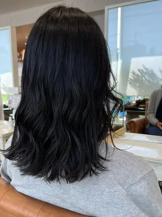 セミロング カラー 新地 咲綾のヘアスタイル