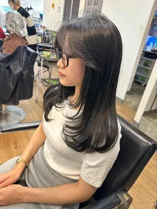 セミロング カラー 緑川 佳薫のヘアスタイル