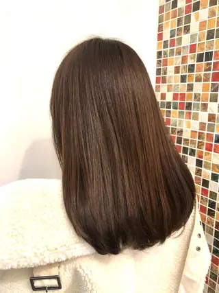 セミロング カラー 岩谷 愛依のヘアスタイル