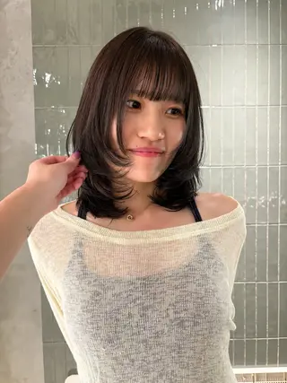 ミディアム カラー リカ/ハイトーン ・オリーブ🍀のヘアスタイル