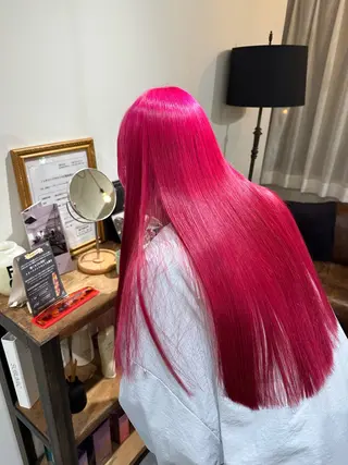 ロング カラー 梅田ハイトーン チダ ヒナノのヘアスタイル