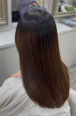 ロング 【TAKAYA】🌸 白髪ぼかしカラーのヘアスタイル