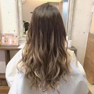 ロング GRANDE アオキのヘアスタイル