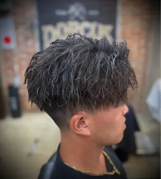 ミディアム パーマ メンズ Dorcus barber quality style ドルクス上野店 バーバーショップ所属・坂本 虹昂のヘアスタイル