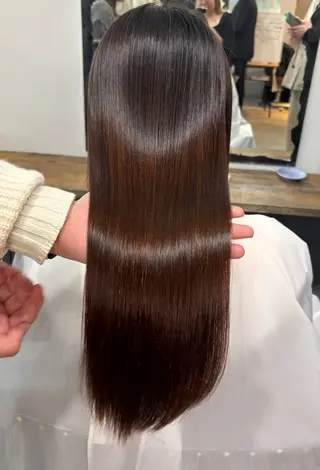 ロング ウシロダ メグミのヘアスタイル