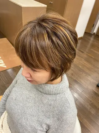 ショート カラー ambellir 山本伽椰のヘアスタイル