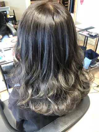 カラー 早川 真幸のヘアスタイル
