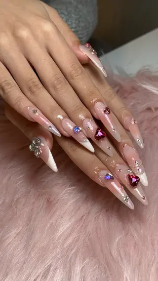 ネイル ルシイ🎀新宿長さ 出しパーツ専門店のネイルデザイン