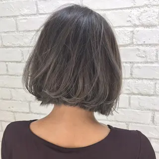 ショート カラー TOMOYAレイヤー ブリーチ縮毛矯正のヘアスタイル