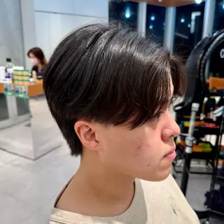 ショート メンズ ハイトーンニュアンス 毛流れシャドウパーマのヘアスタイル