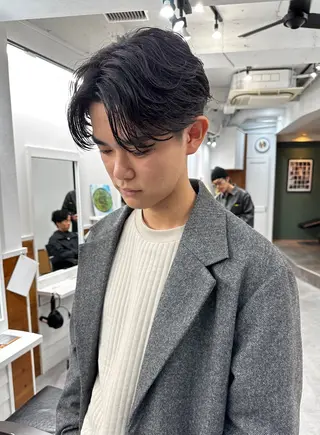 ミディアム パーマ メンズ グランジヘア 無造作ヘアHYUGAのヘアスタイル