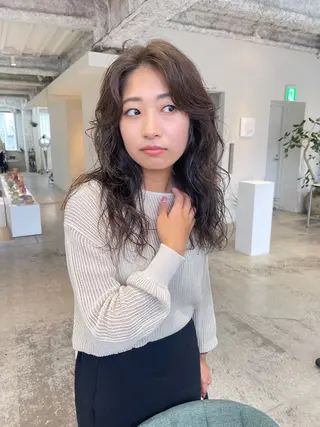 ミディアム oma 袮次金 鈴香のヘアスタイル