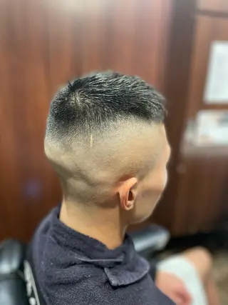 ショート メンズ 海老原 コウのヘアスタイル