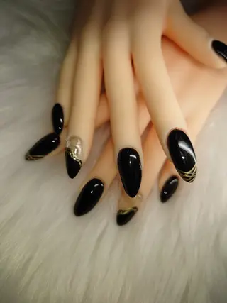 ネイル White  Se7enのネイルデザイン