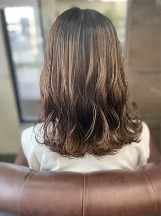 ミディアム 沢田 瞳のヘアスタイル