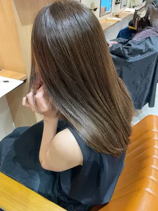 ロング シモダ クルミのヘアスタイル