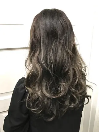 ロング カラー Heart's所属・若杉 諒のヘアスタイル