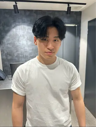 ミディアム パーマ メンズ SALOWIN 原宿 iori所属・💈センターパート パーマ特化💈雄太のヘアスタイル