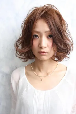 ミディアム カラー パーマ 髪質改善&ブリーチ 伊勢 祐一郎のヘアスタイル