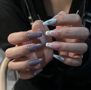 ネイル ♱˖⁺ 𝒎𝒐𝒑𝒊 ⁺のネイルデザイン