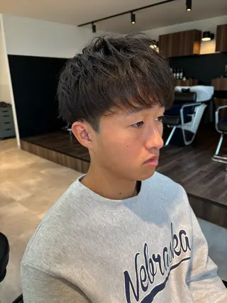 メンズ フェザーパーマ/韓国 /メンズカット保立のヘアスタイル