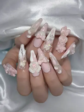 ネイル LEELA NAIL STUDIO所属・LEELA NAIL STUDIOのネイルデザイン