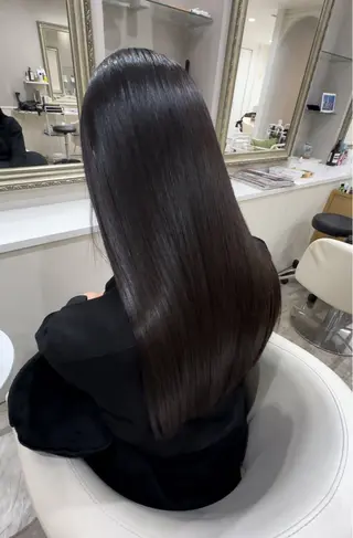 ロング 【TAKAYA】🌸 白髪ぼかしカラーのヘアスタイル