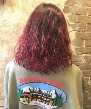 ミディアム ブリーチ、パーマ 西部笑のヘアスタイル