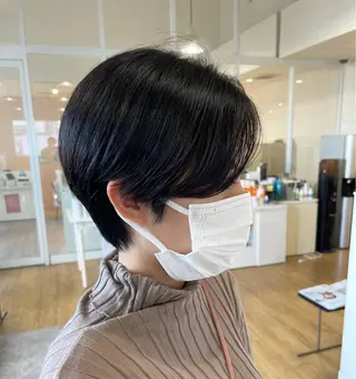 ショート カラー パーマ 間水 和樹のヘアスタイル