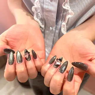 ネイル LIB VALLA Yuri🍭🖤のネイルデザイン