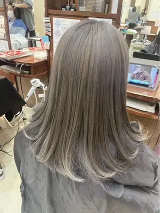 セミロング カラー BENI鈎取 kanakoのヘアスタイル