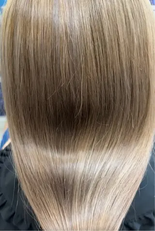 ロング カラー/アイリスト 麻優のヘアスタイル