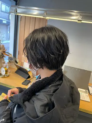 ショート 暖色カラー🍊 ボブ🌿顔周りcutのヘアスタイル