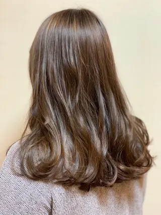 ロング カラー 新井 彩寿花のヘアスタイル