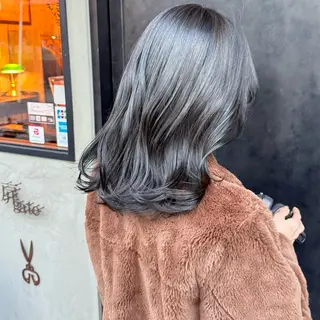 ミディアム カラー 出川 結菜のヘアスタイル