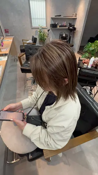 ミディアム motoトップカラー リスト/ブリーチカラのヘアスタイル