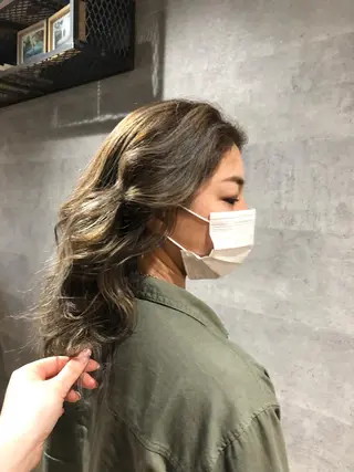 セミロング カラー the OSCAR所属・韓国ヘアスタイリスト Harukaのヘアスタイル