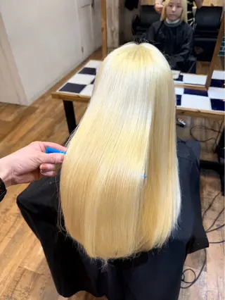 ロング ブリーチ💛 透明感カラーmiuのヘアスタイル