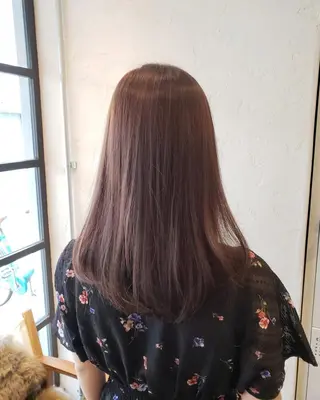 ミディアム カラー 薄葉 美菜子のヘアスタイル