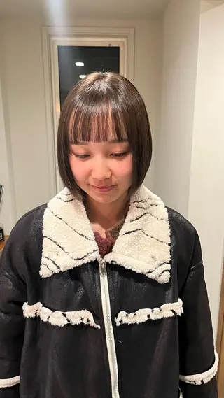 ショート YUI／レイヤー カット/透明感カラーのヘアスタイル