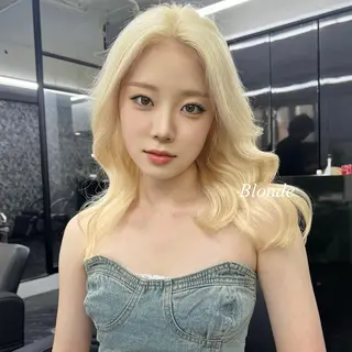 ロング カラー シールエクステ特化 ハイトーン、NANAのヘアスタイル