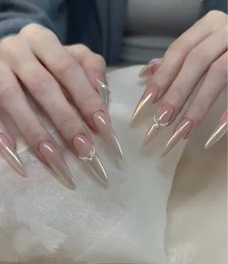 ネイル Demure リサ新宿店のネイルデザイン