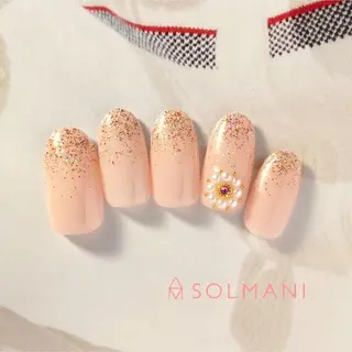 ネイル SOLMANI 予約担当のネイルデザイン