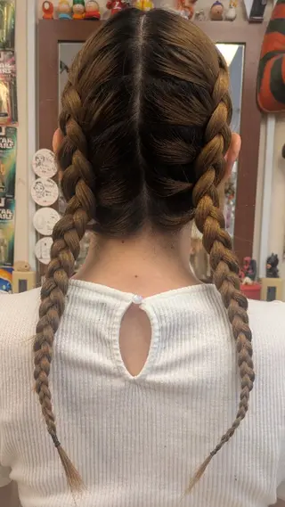 ロング カラー ヘアアレンジ fuwat所属・秋葉原fuwat🐉 ☀カリスマちぇーたんのヘアスタイル