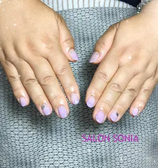 ネイル 小顔・毛穴・たるみ ネイル　似内真樹のエステ・リラクイメージ