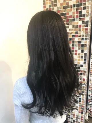 ロング 岩谷 愛依のヘアスタイル