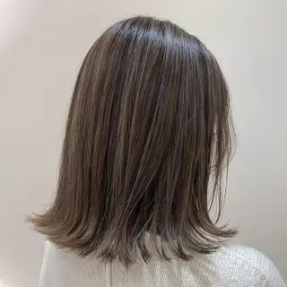 ミディアム カラー 細めハイライト🩶 ボブ/レイヤーカットのヘアスタイル
