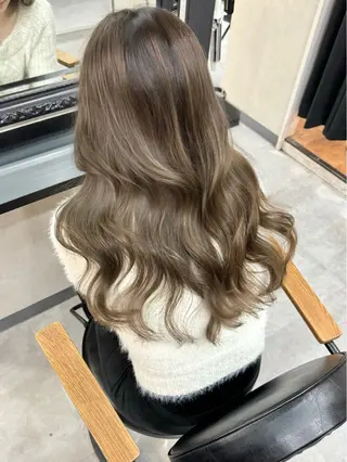 ロング カラー 安田 愛琉のヘアスタイル
