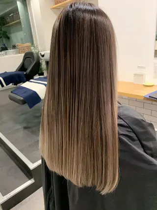 ロング ヨシミ カズヤのヘアスタイル