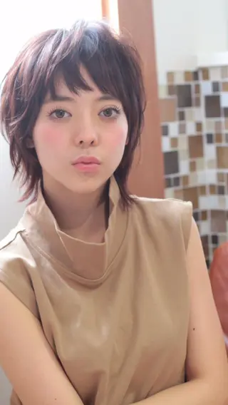 ショート カラー neolive emのヘアスタイル